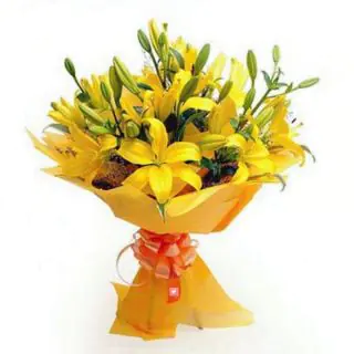 Bunch of 10 stems of yellow lilies