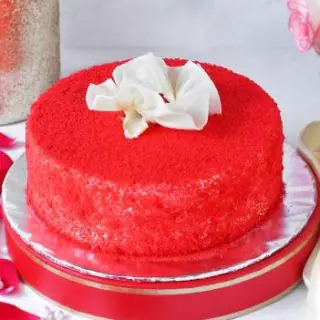 Red velvet fresh cream cake 