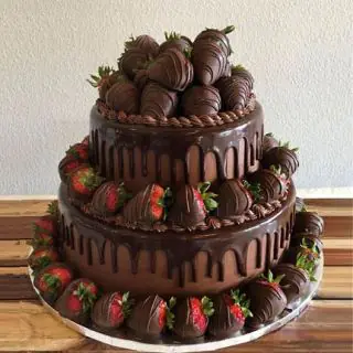 2 tier chocolate strawberry cool cake in 2 kg 