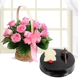 Basket of 12 pink roses with chocolate cake 