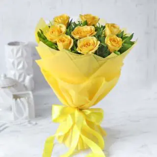 Beautiful bouquet of 10 yellow roses 
