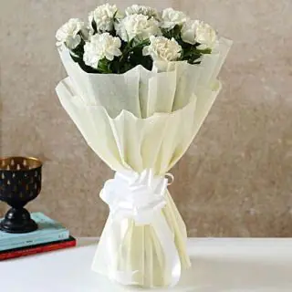 Bouquet of 10 white carnations 