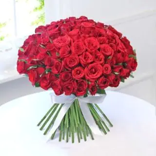 100 Red Roses 2 layer bunch