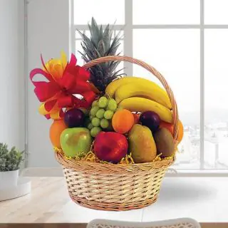 Basket of 2 kg assorted seasonal fruits