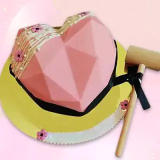 Half kg strawberry vanilla pinata cake 