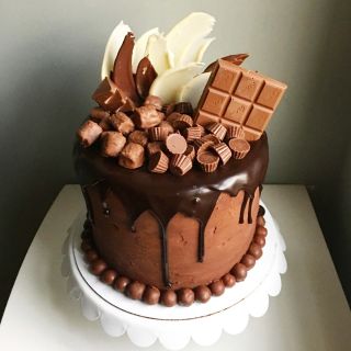 chocolate explosion premium quality delicious cake 