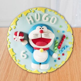  Doraemin fondant cake in pineapple flavour 