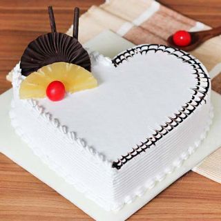 Heart shape pineapple cool cake 