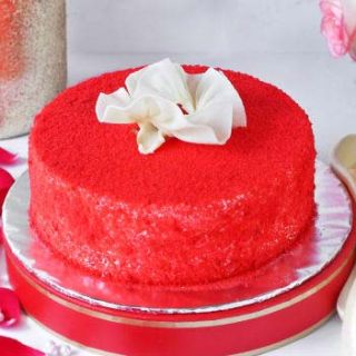 Red velvet fresh cream cake 