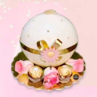 1 kg round shape pinata cake with rocher ferrero chocolates 