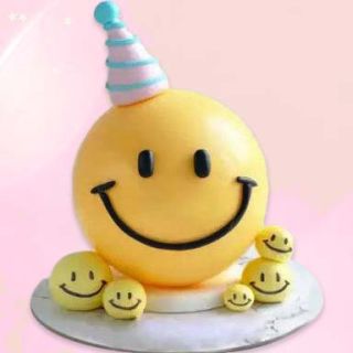 1 kg smiley pinata cake in pineapple flavour 