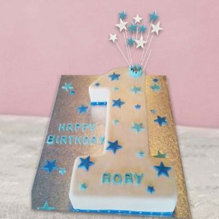 1 shape numeric theme vanilla cake with stars theme 