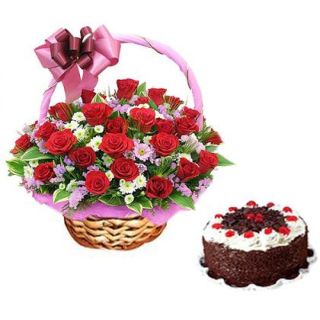 15 red rose basket with half kg black forest cake