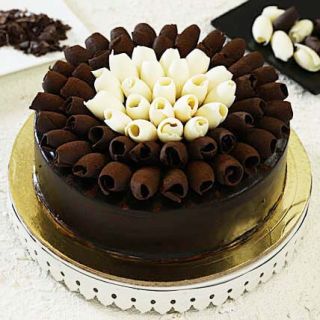 2 kg choco roll premium quality birthday cake 