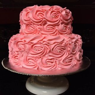 2 tier strawberry flavour cake with floral design in 2 kg 