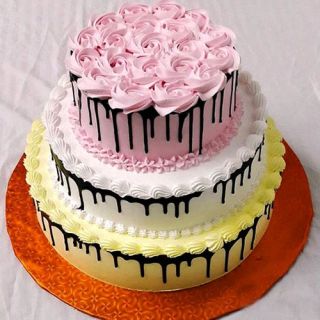 3 storey cake in strawberry, vanilla , butterscotch flavour in 5 kg 