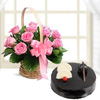 Basket of 12 pink roses with chocolate cake 
