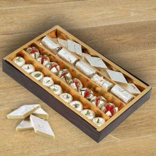 Box of 1 kg fresh assorted sweets 
