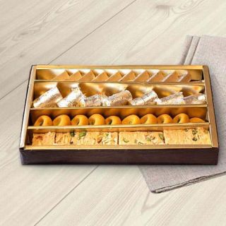 Box of half kg assorted sweets 