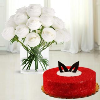 Bunch of 12 white roses in glass vase with red velvet cool cake 