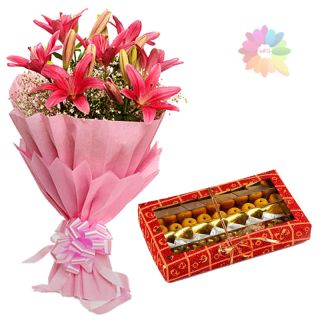 Bunch of 5 pink lilies with 1 kg assorted sweets 