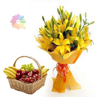 Bunch of 5 yellow lilies with 4 kg mix fruit basket