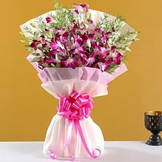 Bunch of  8 lavender orchids 