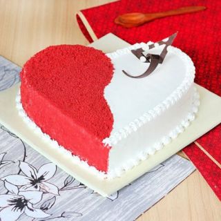  heart shape red velvet vanilla cocktail cake 