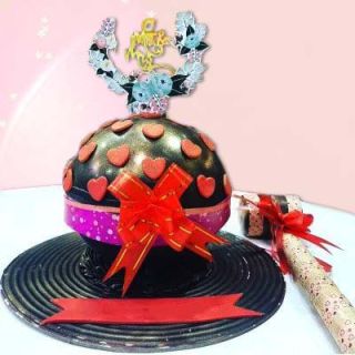 Half kg round shape pinata cake in chocolate flavour 