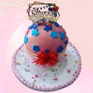 Half kg pinata round shape cake in strwberry flavour 