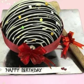 Half kg round shape choco vanilla pinata cake 