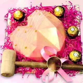 Half kg strawberry pinata cool cake with rocher ferrero chocolates 