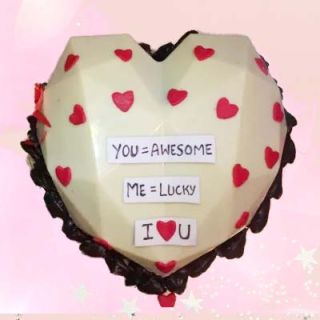 Half kg vanilla heart shape pinata cake 