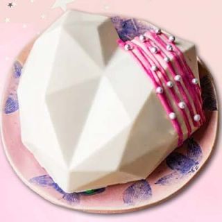 Half kg vanilla pinata cake 