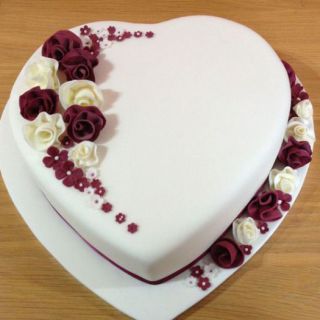 Heart shape Vanilla premium quality cake 