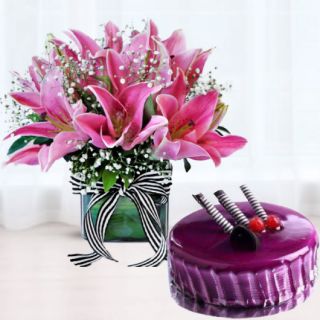 Vase Arrangement of 10 pink lilies with black currant premium quality cake 