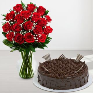 Vase arrangement of 20 red roses with chocolate cake