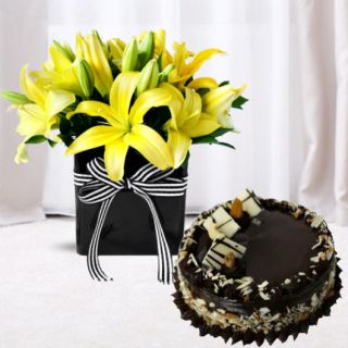 Vase of 5 yellow lilies with chocolate cakes